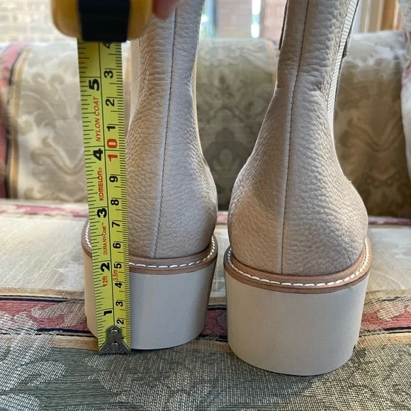 Paul Green Women Chelsea Bootie. Size 7 UK= 9 US Women N14-01